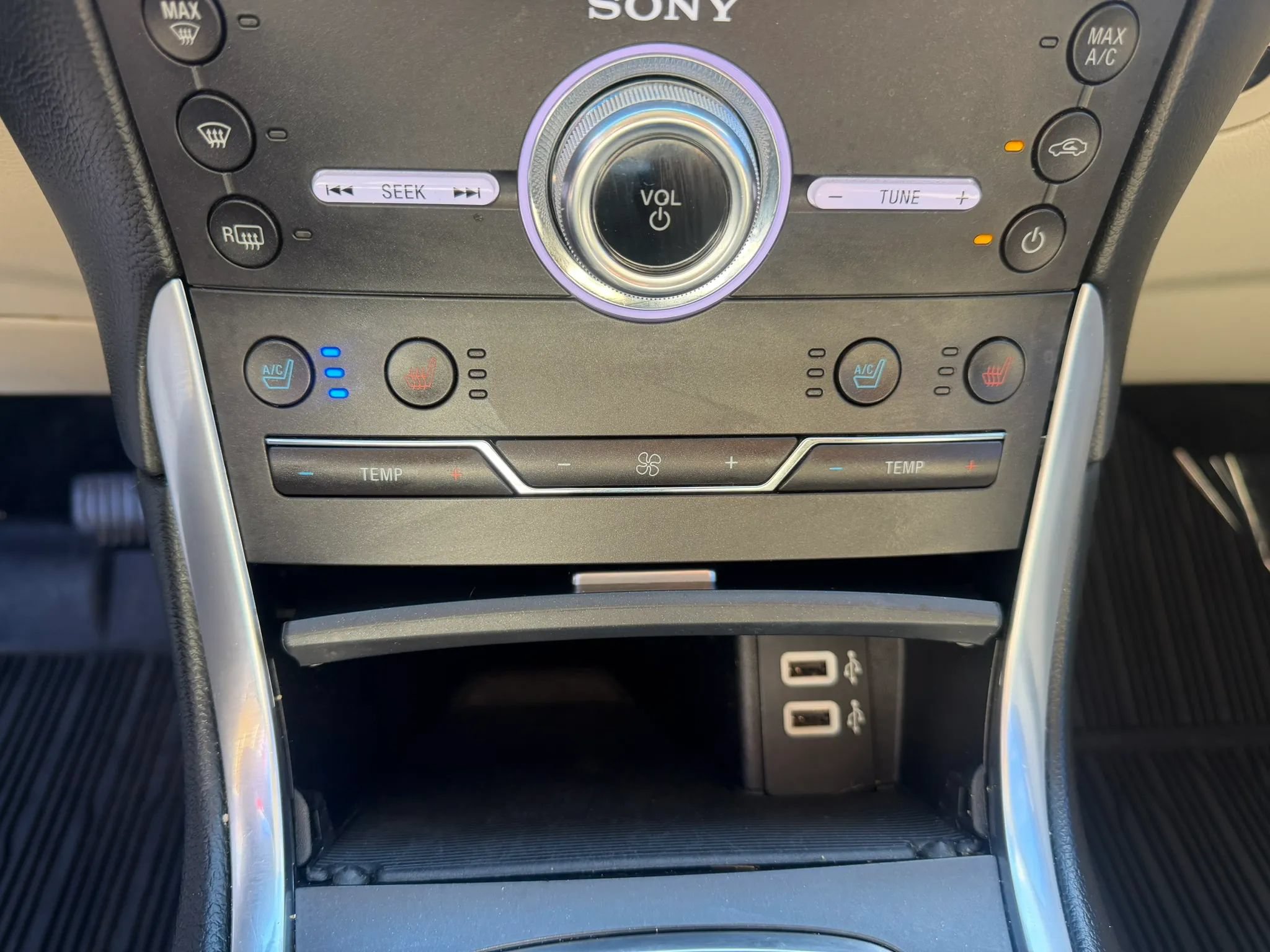 Used 2018 Ford Edge Titanium w/ Equipment Group 301A FWD image 24