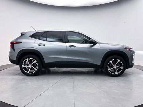 Used 2024 Chevrolet Trax RS w/ Driver Confidence Package image 29