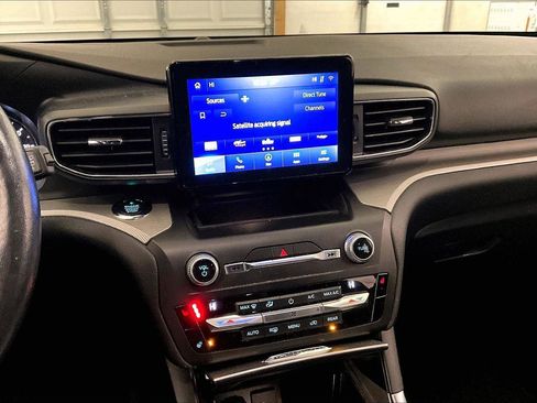Used 2020 Ford Explorer XLT w/ Equipment Group 202A image 6