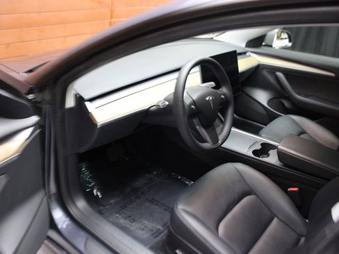 Used 2023 Tesla Model 3 Standard Range image 29