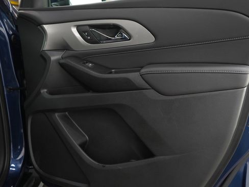 Used 2023 Chevrolet Traverse LT image 9