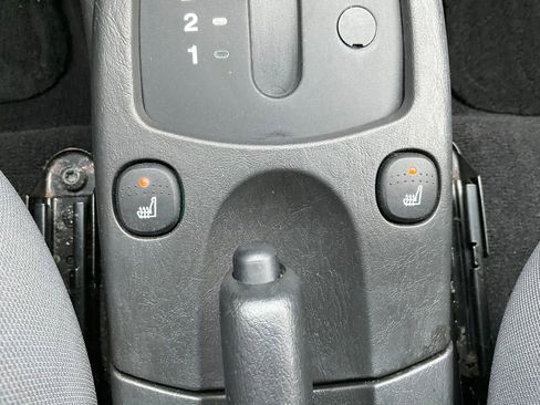 Used 2005 Ford Focus ZX5 Hatchback image 9