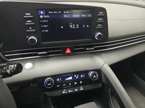 Used 2025 Hyundai Elantra Sport image 31