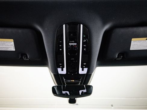 Certified 2023 Porsche Cayenne AWD/4WD image 20