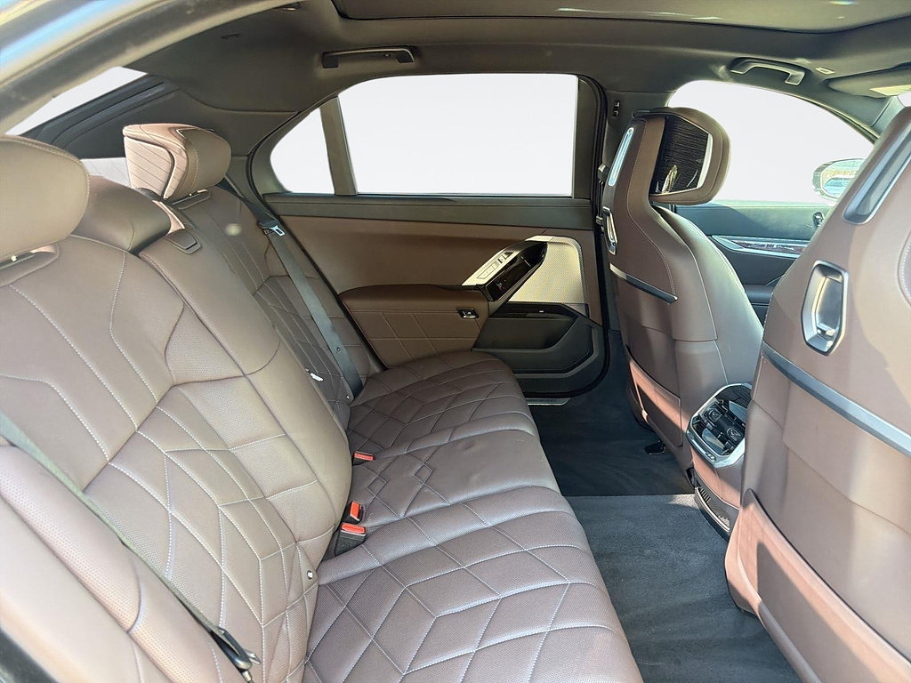 Used 2026 BMW i7 eDrive50 w/ M Sport Package RWD image 29