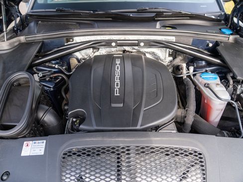 Used 2017 Porsche Macan AWD/4WD image 28