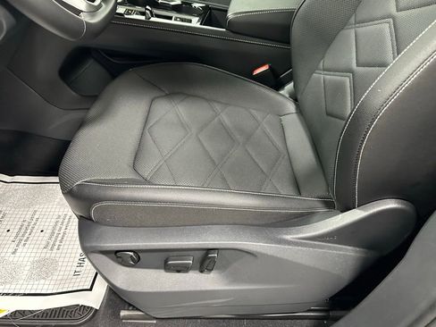 Used 2025 Volkswagen Atlas SE image 13