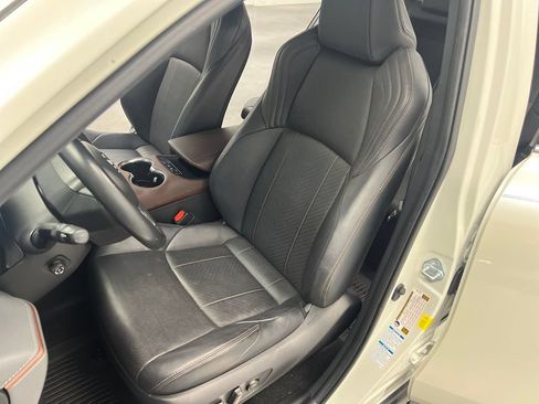 Used 2022 Toyota Venza Limited AWD/4WD image 11