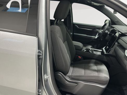 Used 2025 GMC Acadia Elevation image 24