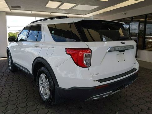 Used 2022 Ford Explorer XLT w/ Equipment Group 202A AWD/4WD image 10