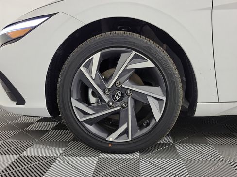 New 2025 Hyundai Elantra SEL image 35