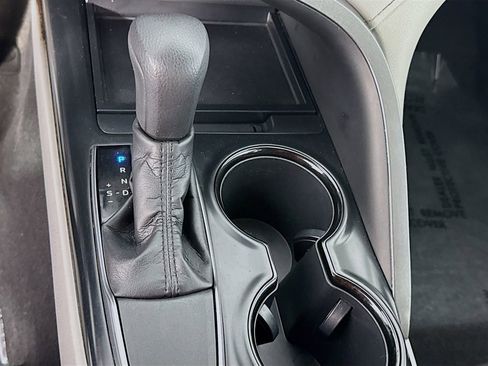 Used 2019 Toyota Camry LE image 21