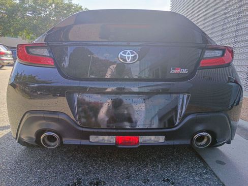 Used 2023 Toyota GR86 Premium w/ ALL Weather Mat Package (TMS) RWD image 5