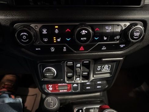 Used 2024 Jeep Wrangler Willys image 27