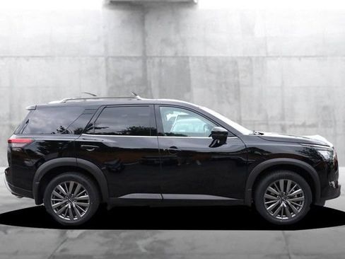 Certified 2025 Nissan Pathfinder SL w/ SL Premium Package AWD/4WD image 5