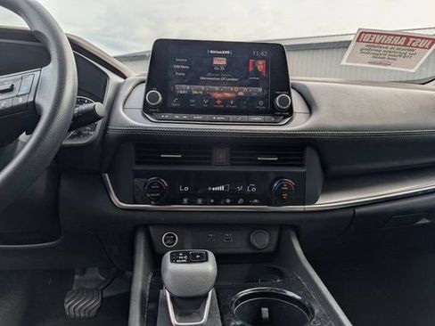 Used 2023 Nissan Rogue SV AWD/4WD image 14
