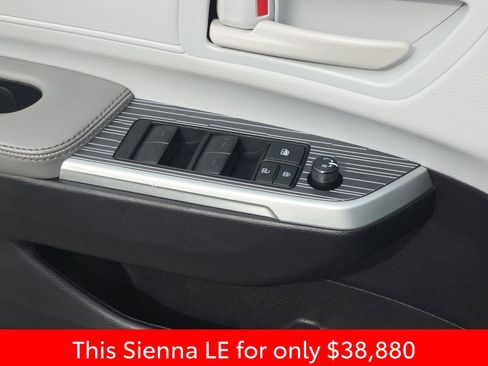 Used 2025 Toyota Sienna LE image 36