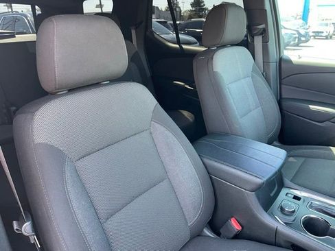 Used 2023 Chevrolet Traverse LT image 15
