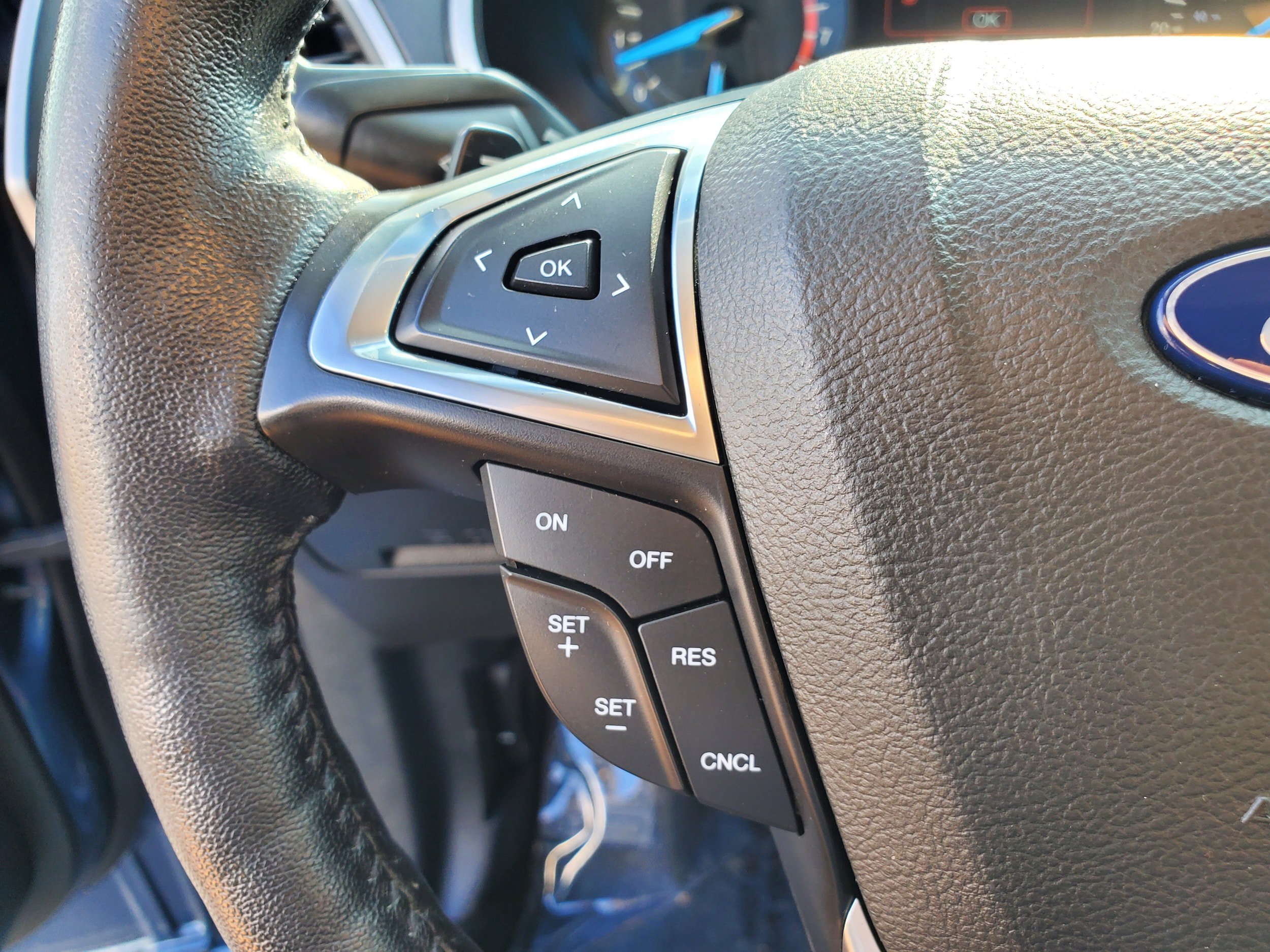 Used 2018 Ford Edge SEL FWD image 16