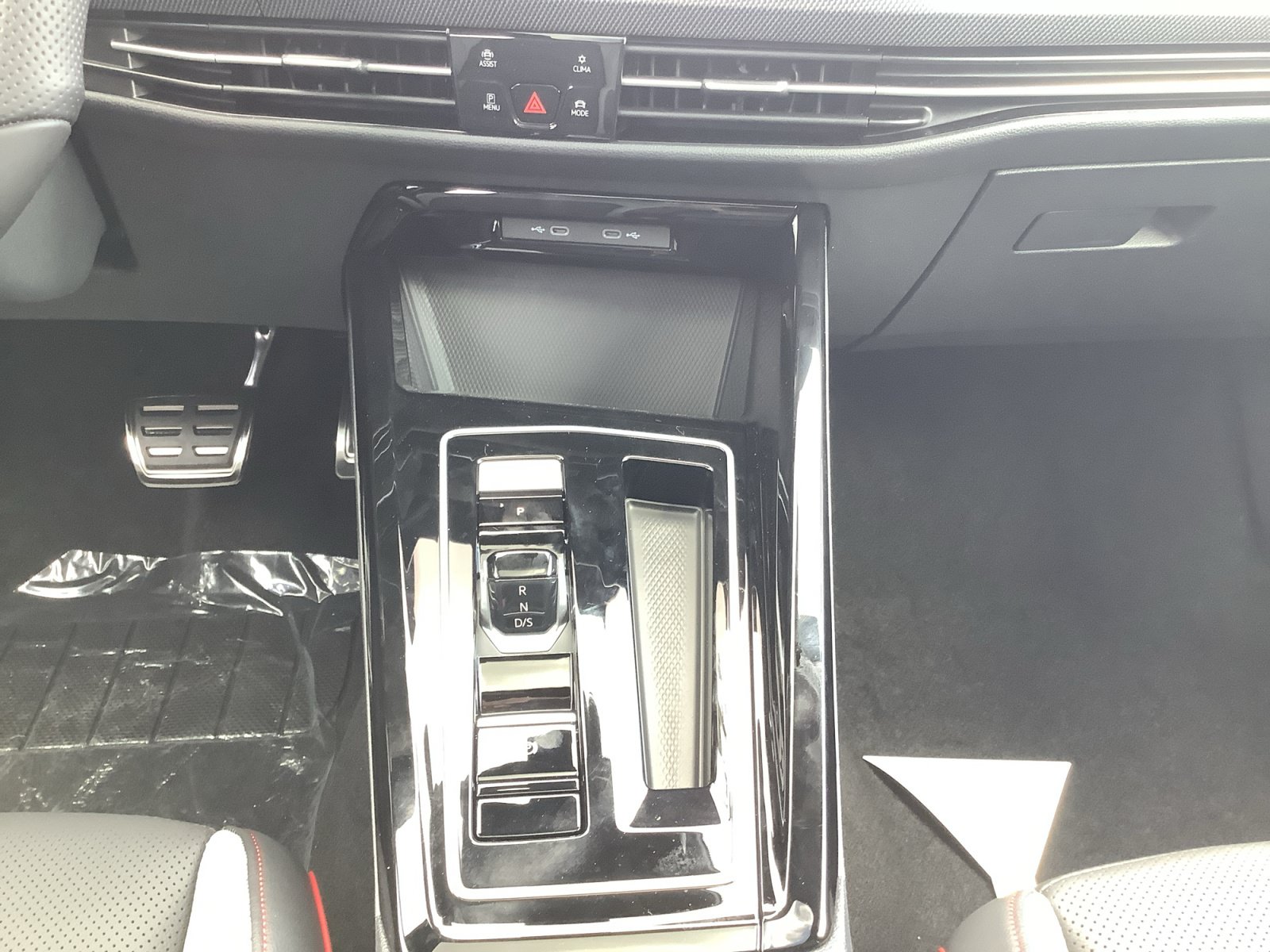 New 2026 Volkswagen GTI SE FWD image 16