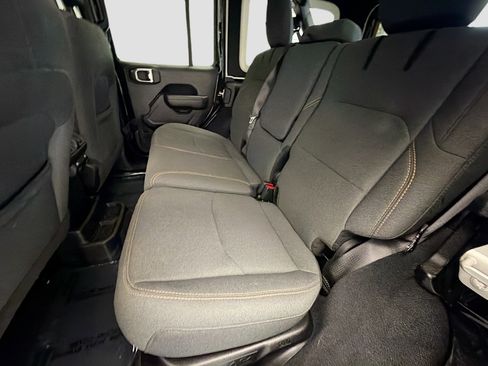 Used 2024 Jeep Wrangler Unlimited AWD/4WD image 13