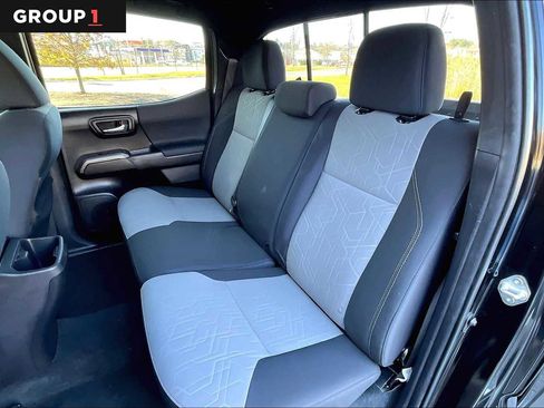 Certified 2022 Toyota Tacoma TRD Off-Road AWD/4WD image 20