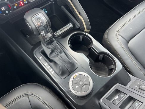 New 2025 Ford Bronco Badlands image 8