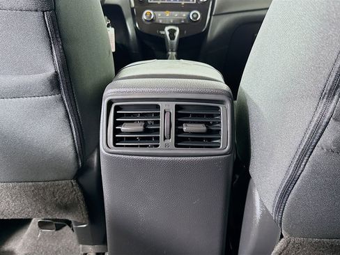 Used 2018 Nissan Rogue S AWD/4WD image 27