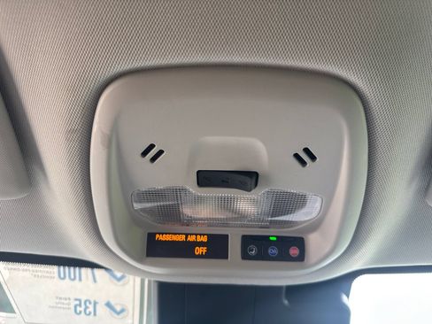 Used 2025 Chevrolet Trax LT FWD image 31