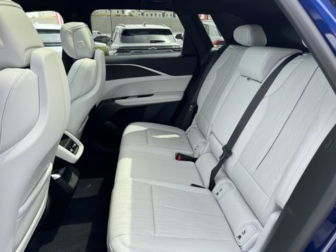 Used 2024 Cadillac Lyriq Luxury AWD/4WD image 34