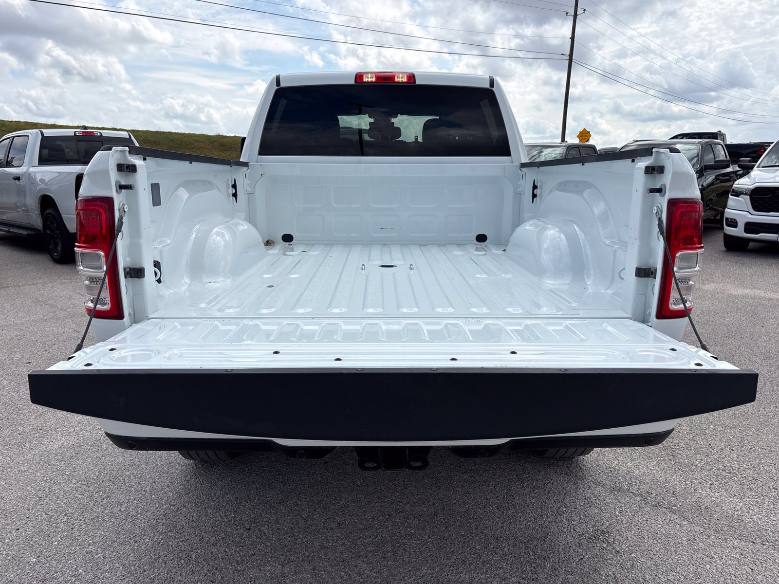 Used 2024 RAM 2500 Big Horn w/ Sport Appearance Package AWD/4WD image 7