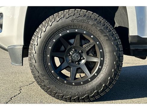 Used 2020 Chevrolet Colorado Z71 image 45