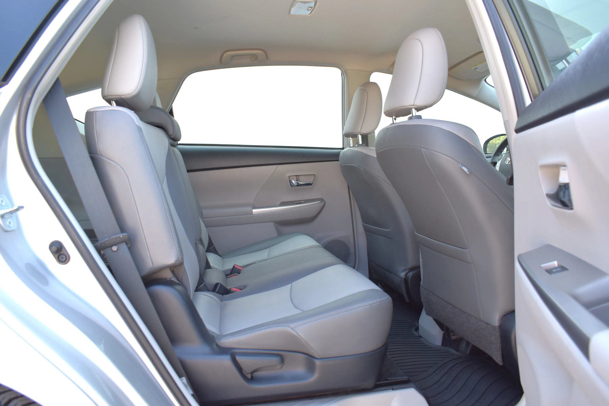 Used 2015 Toyota Prius V Four FWD image 27