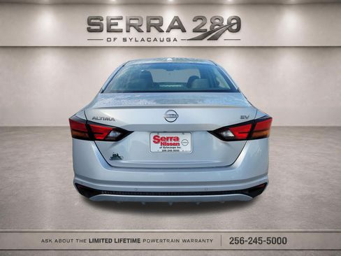 Used 2024 Nissan Altima 2.5 SV FWD image 6