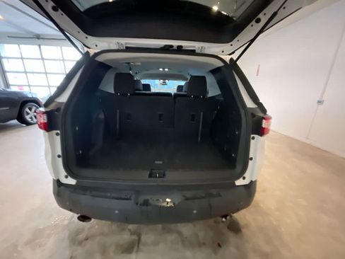 Used 2021 Chevrolet Traverse LS image 24