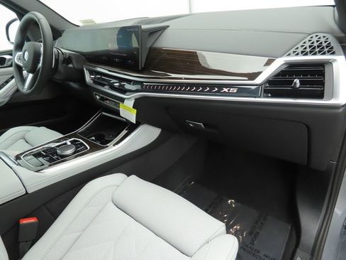 New 2026 BMW X5 sDrive40i w/ M Sport Package image 17
