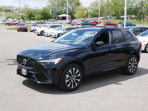 Certified 2025 Volvo XC60 B5 Plus AWD/4WD image 3