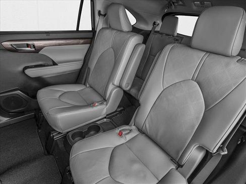 New 2025 Toyota Highlander Platinum image 9