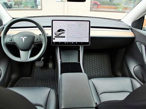 Used 2020 Tesla Model Y Long Range image 2