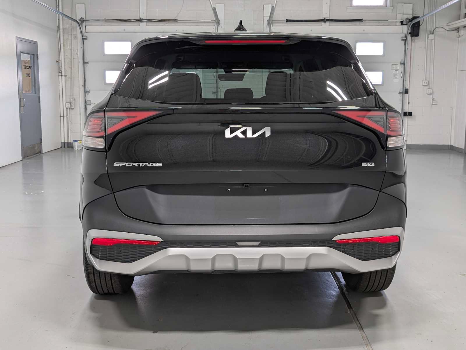 Certified 2025 Kia Sportage LX AWD/4WD image 9