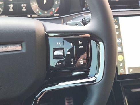 Certified 2025 Land Rover Range Rover Evoque Dynamic SE image 30