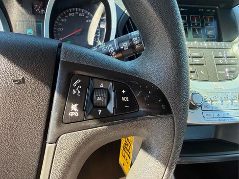 Used 2017 Chevrolet Equinox LS FWD image 28