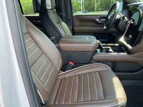 Used 2025 GMC Yukon Denali Ultimate image 11