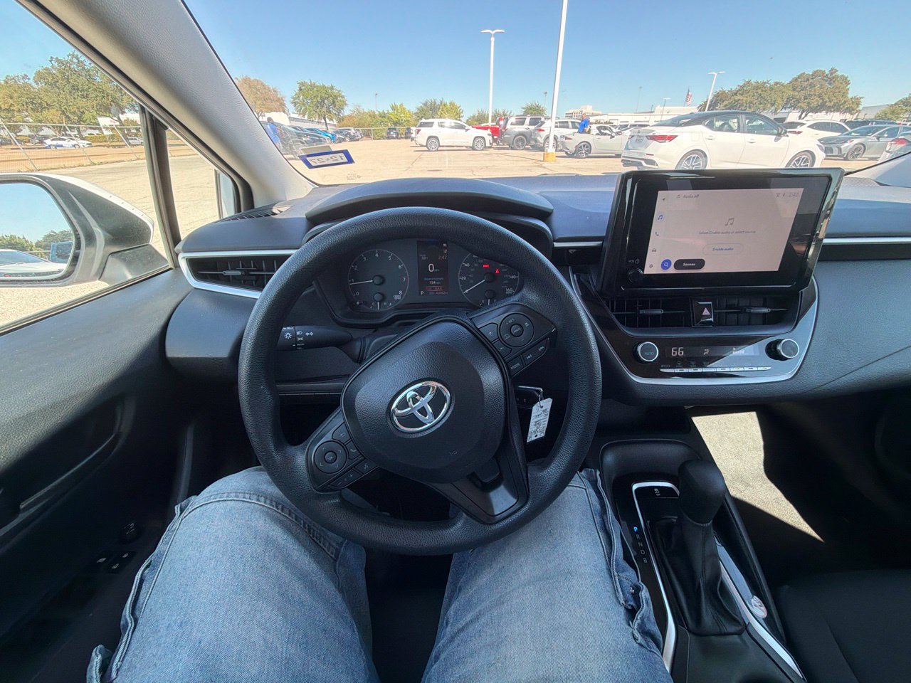 Used 2025 Toyota Corolla LE FWD image 10
