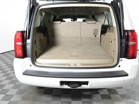 Used 2018 Chevrolet Suburban LT image 9