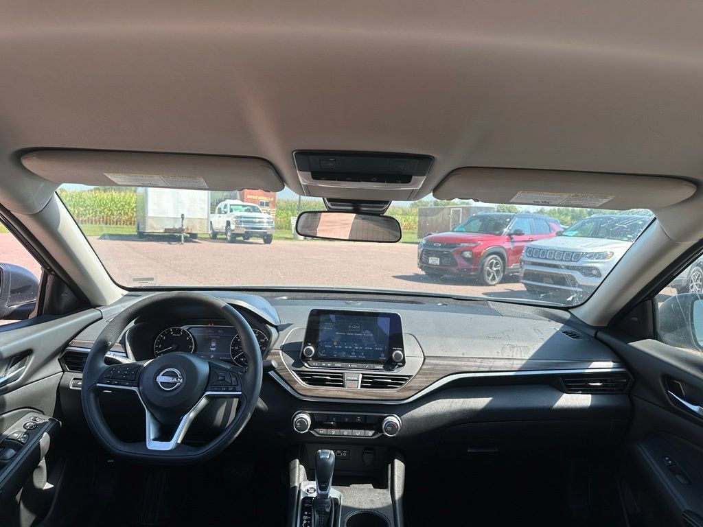 Used 2025 Nissan Altima 2.5 SV AWD/4WD image 27