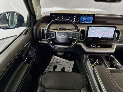 Certified 2025 Ford Expedition Platinum AWD/4WD image 3