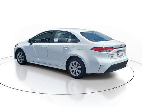 Certified 2025 Toyota Corolla LE FWD image 4
