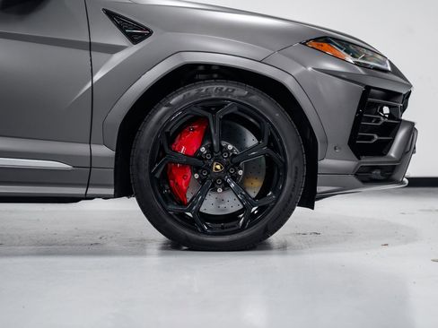 Used 2021 Lamborghini Urus image 35