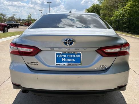 Used 2020 Toyota Camry XLE image 4
